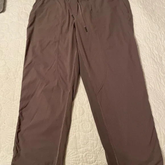 Lululemon Dance Studio Mid Rise Cropped Pant - Picture 10 of 11